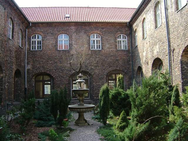 Zdjęcie klasztoru przed remontem